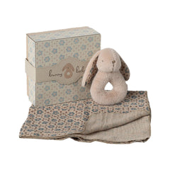 MAILEG RABBIT RATTLE SET - POWDER