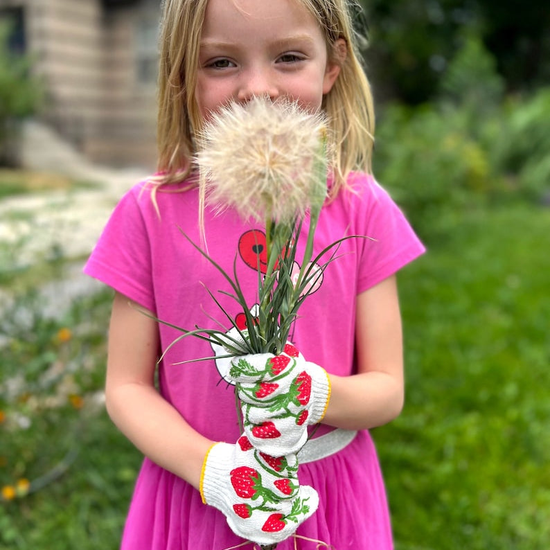 STRAWBERRY KIDS GARDENING GLOVES – Little-ish
