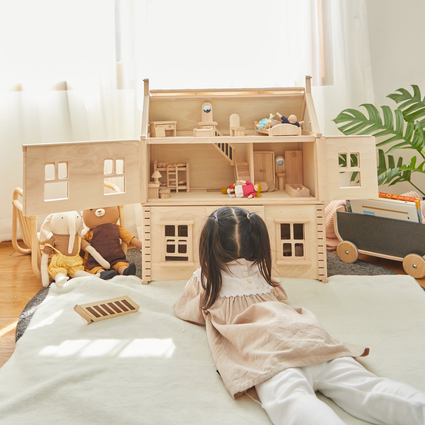 GRAND VICTORIAN DOLLHOUSE