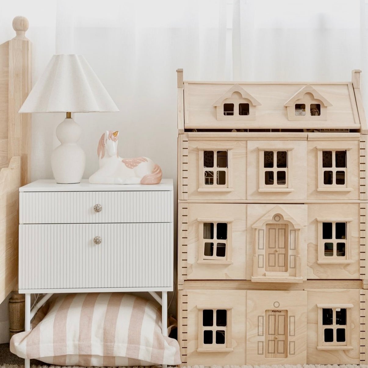 GRAND VICTORIAN DOLLHOUSE