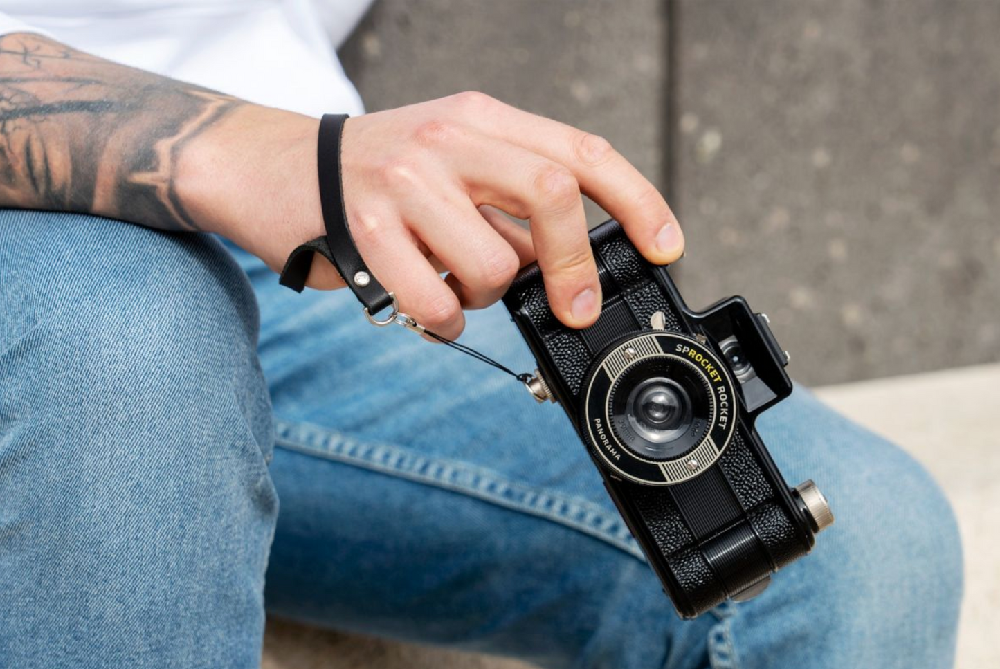 BLACK LEATHER CAMERA WRIST STRAP