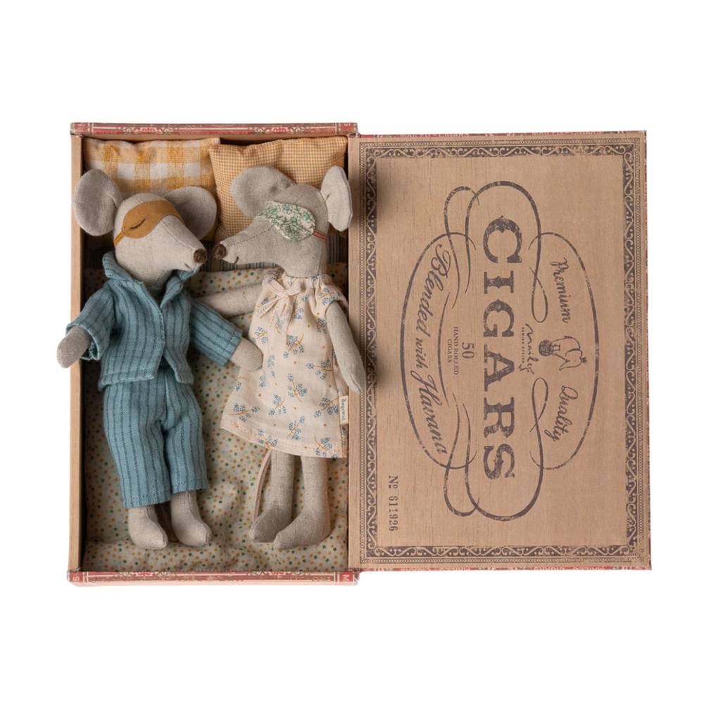 MAILEG MUM AND DAD MICE IN CIGAR BOX