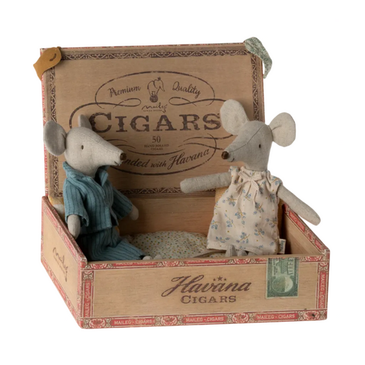 MAILEG MUM AND DAD MICE IN CIGAR BOX