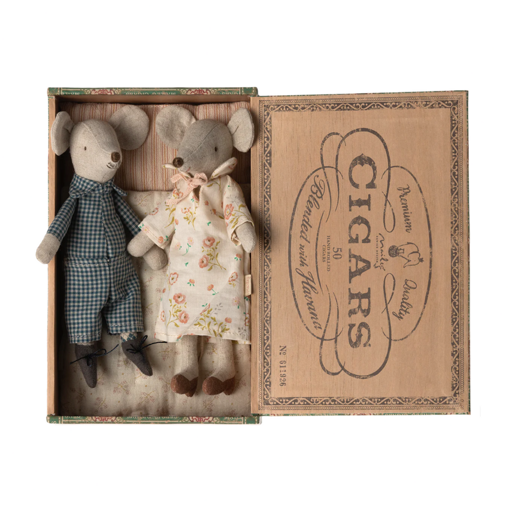 MAILEG GRANDMA & GRANDPA MICE IN CIGAR BOX