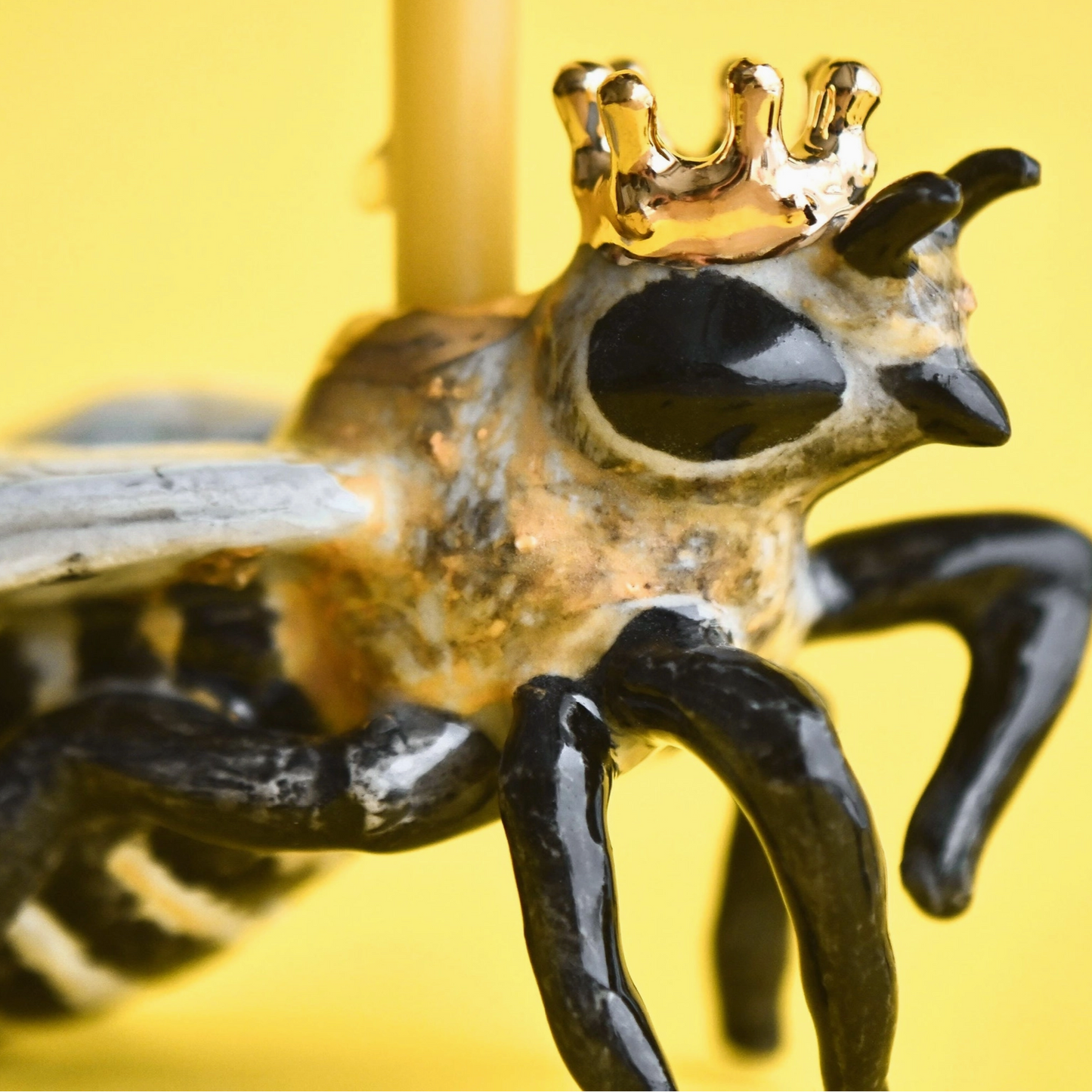QUEEN BEE CAKE TOPPER