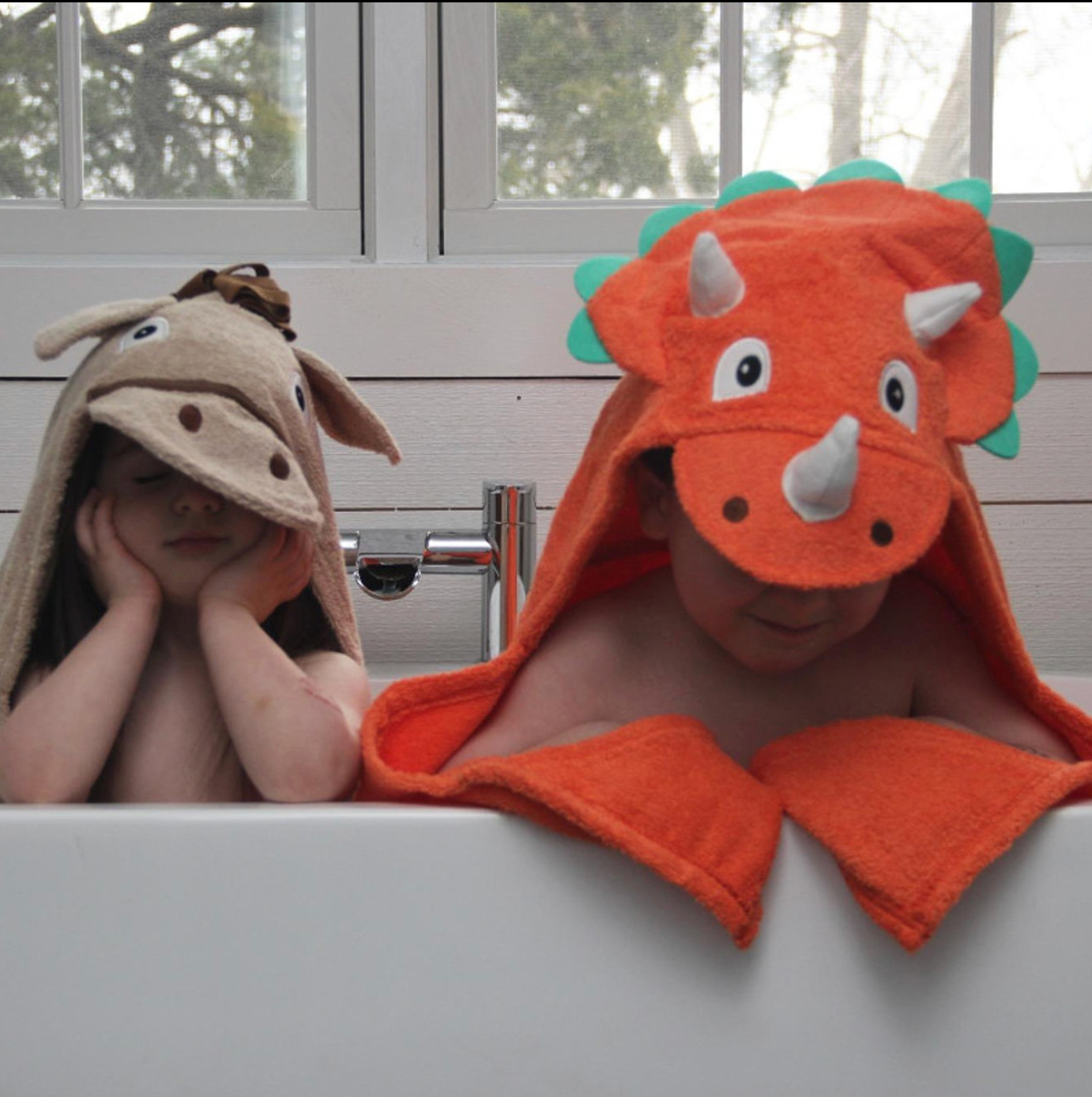DINOSAUR HOODED TOWEL