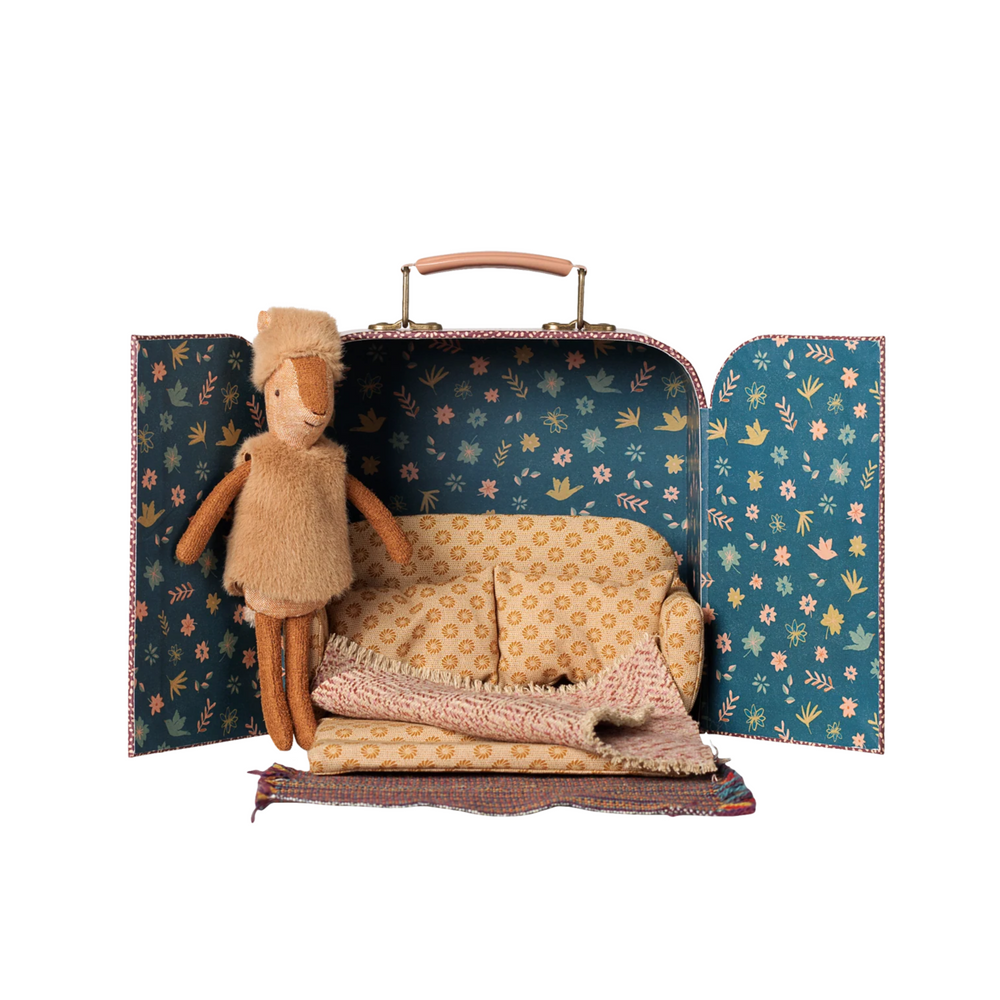 REINDEER IN SUITCASE, LITTLE SISTER