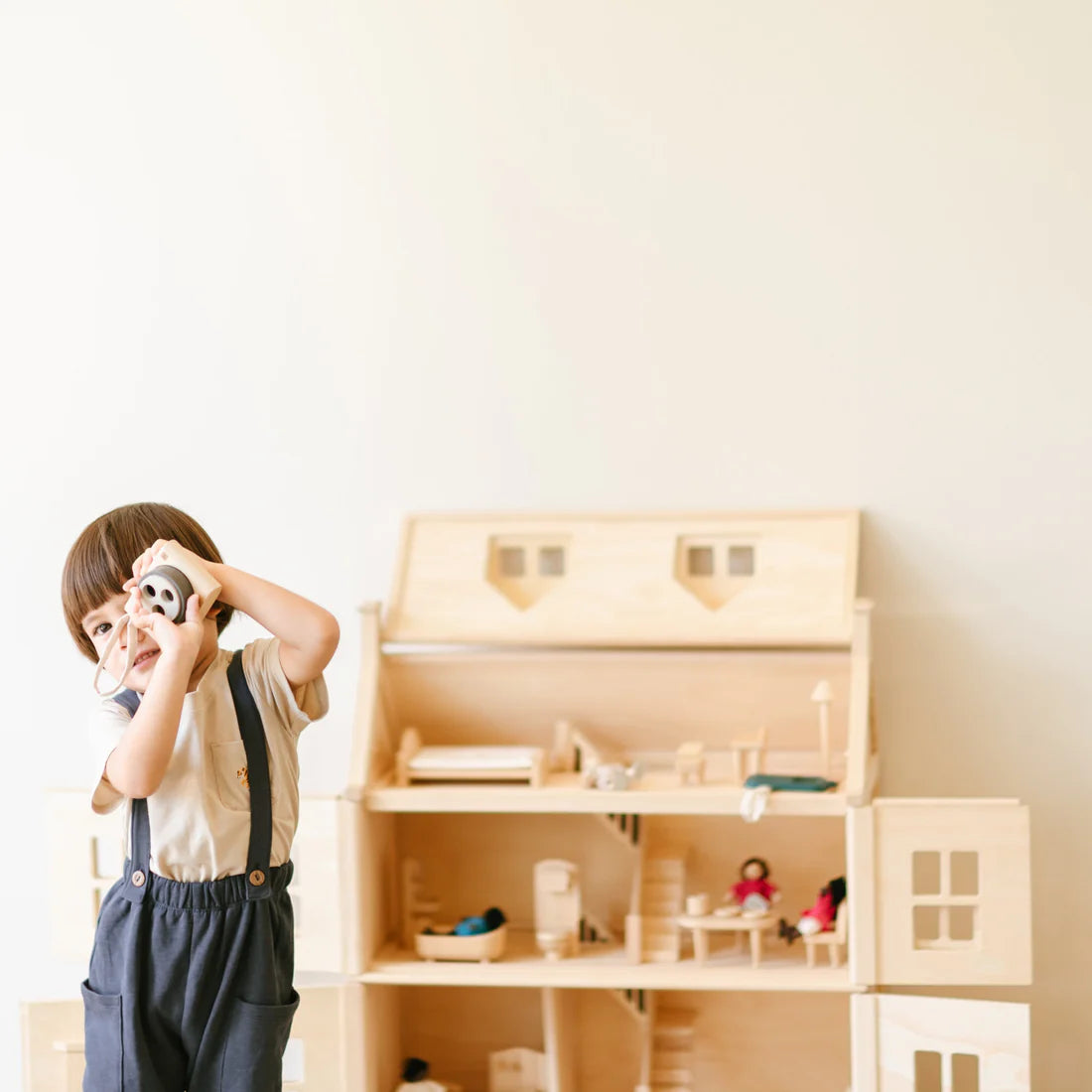 VICTORIAN DOLLHOUSE